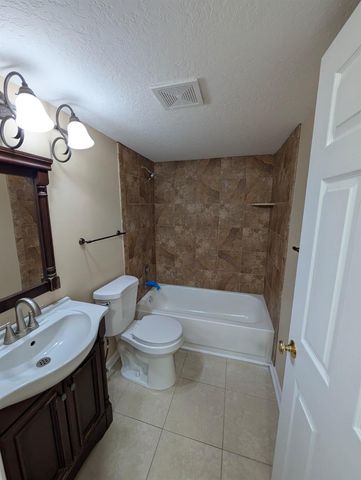 150 Pineview Road Apt E6, Jupiter, FL 33469