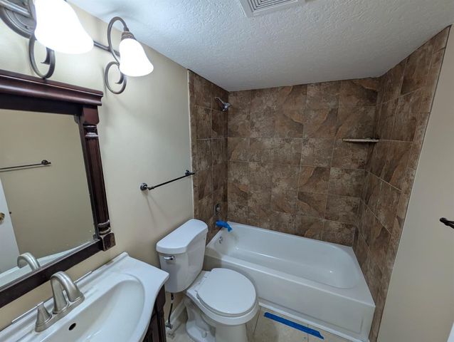 150 Pineview Road Apt E6, Jupiter, FL 33469