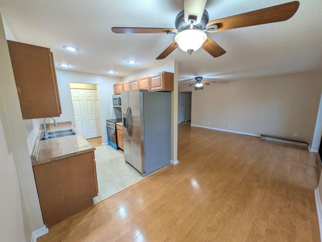 150 Pineview Road Apt E6, Jupiter, FL 33469