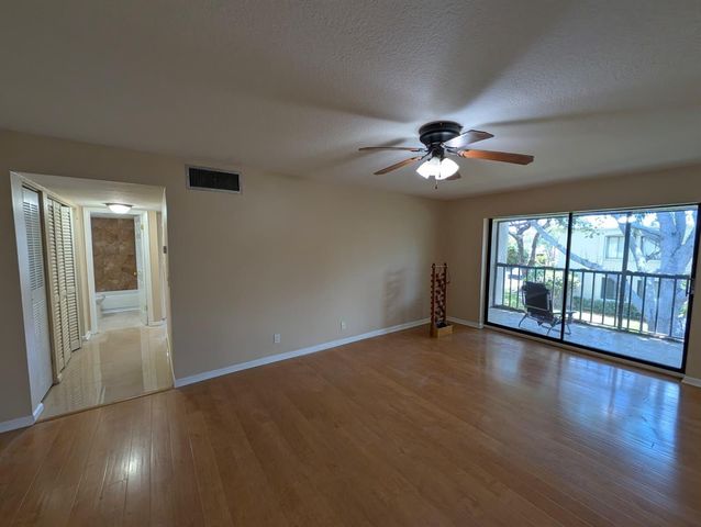 150 Pineview Road Apt E6, Jupiter, FL 33469