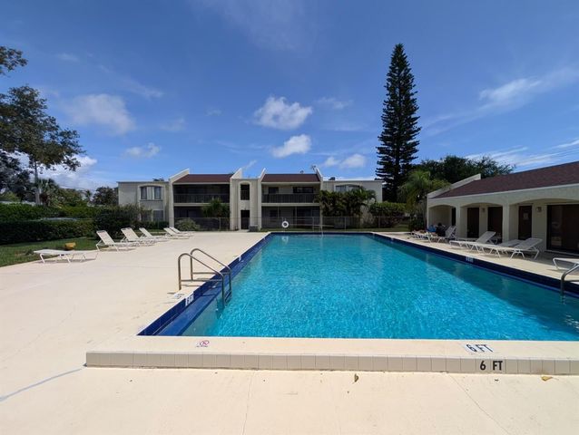 150 Pineview Road Apt E6, Jupiter, FL 33469