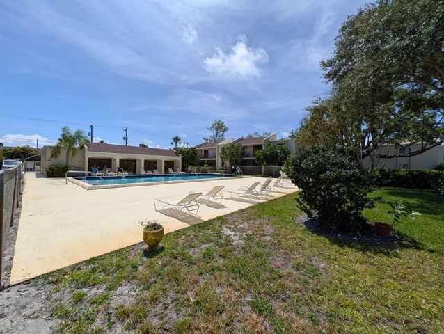 150 Pineview Road Apt E6, Jupiter, FL 33469