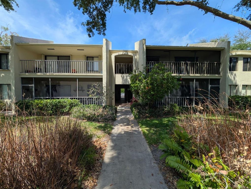 150 Pineview Road Apt E6, Jupiter, FL 33469