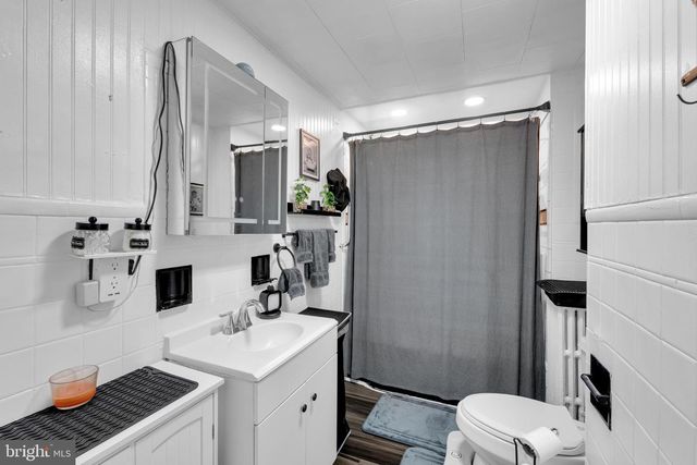 1043 W NESQUEHONING ST, Easton, PA 18042