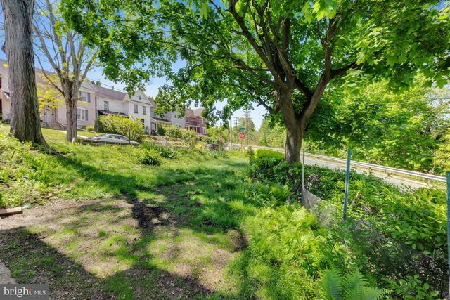 1043 W NESQUEHONING ST, Easton, PA 18042