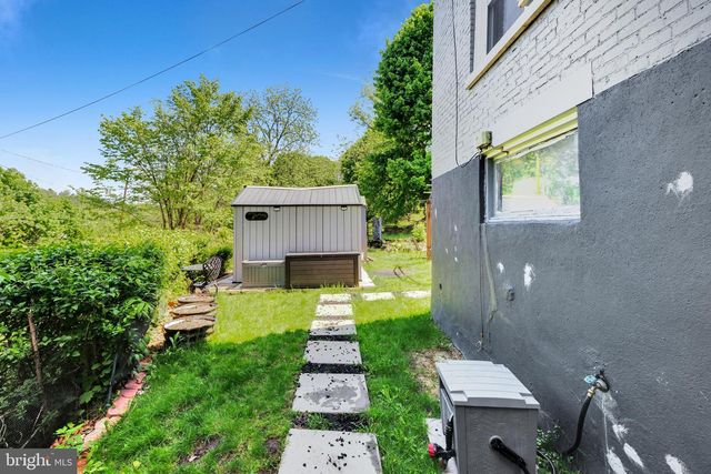 1043 W NESQUEHONING ST, Easton, PA 18042
