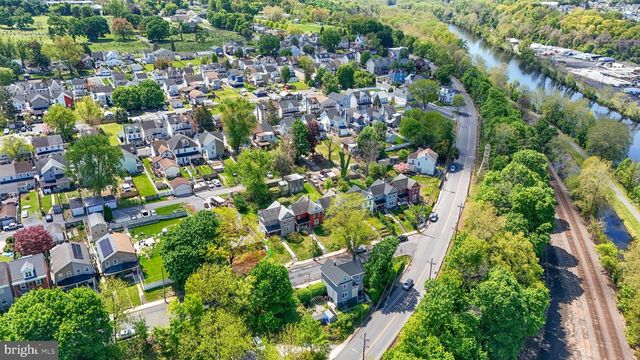 1043 W NESQUEHONING ST, Easton, PA 18042
