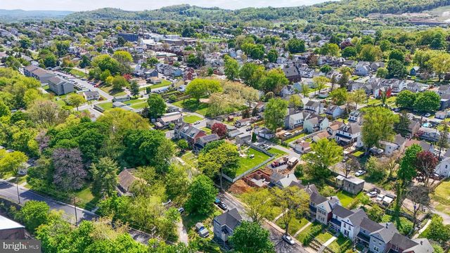 1043 W NESQUEHONING ST, Easton, PA 18042