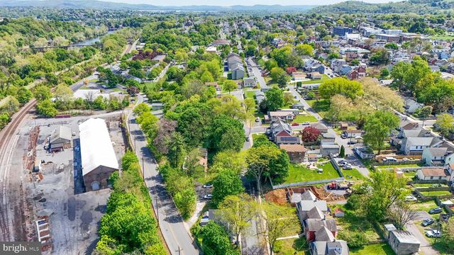 1043 W NESQUEHONING ST, Easton, PA 18042