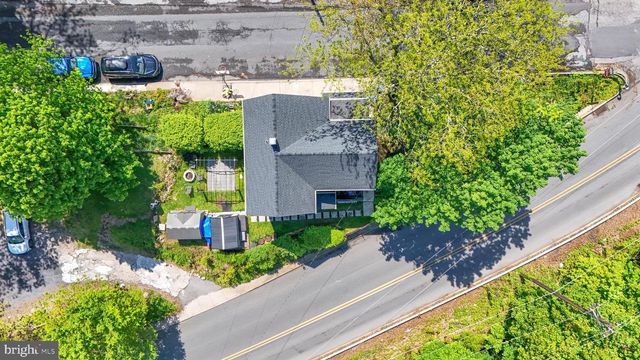 1043 W NESQUEHONING ST, Easton, PA 18042