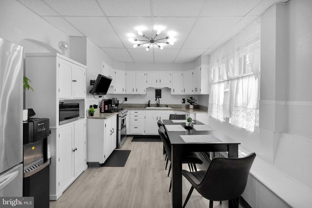 1043 W NESQUEHONING ST, Easton, PA 18042