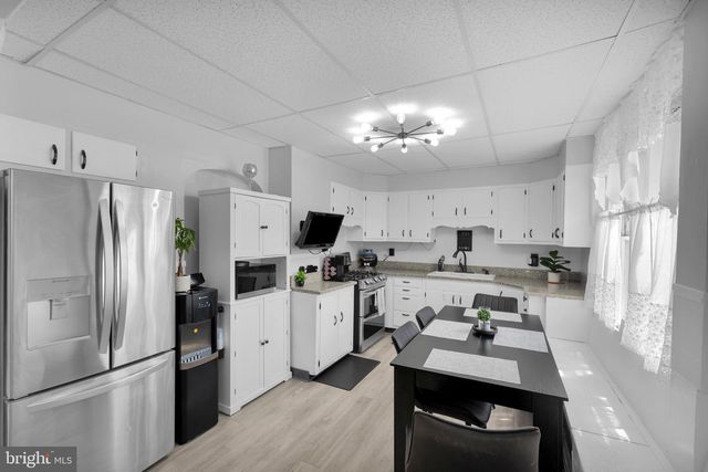 1043 W NESQUEHONING ST, Easton, PA 18042