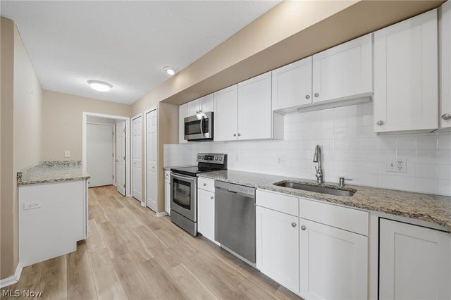 762 Hunters Trail, Akron, OH 44313