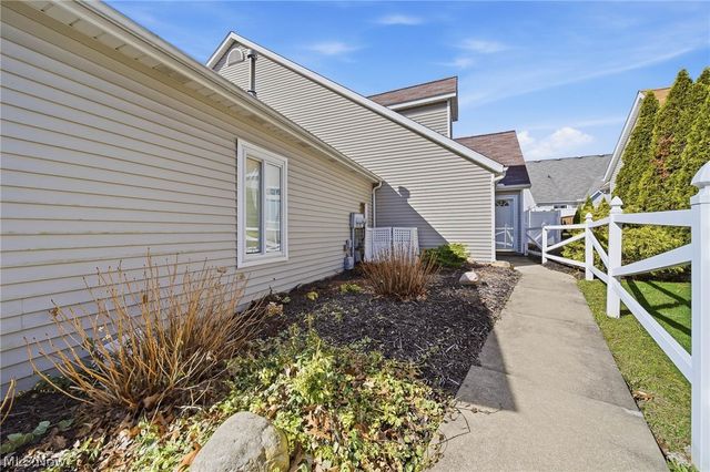 762 Hunters Trail, Akron, OH 44313