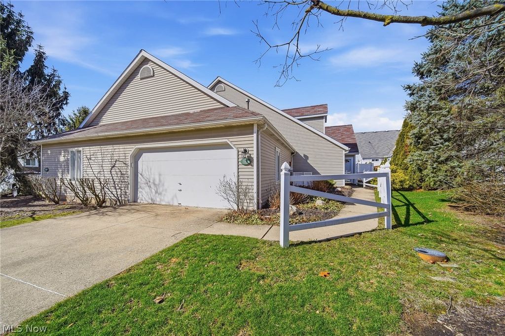 762 Hunters Trail, Akron, OH 44313