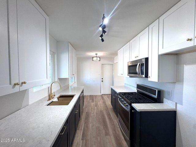 3137 W TURNEY Avenue, Phoenix, AZ 85017