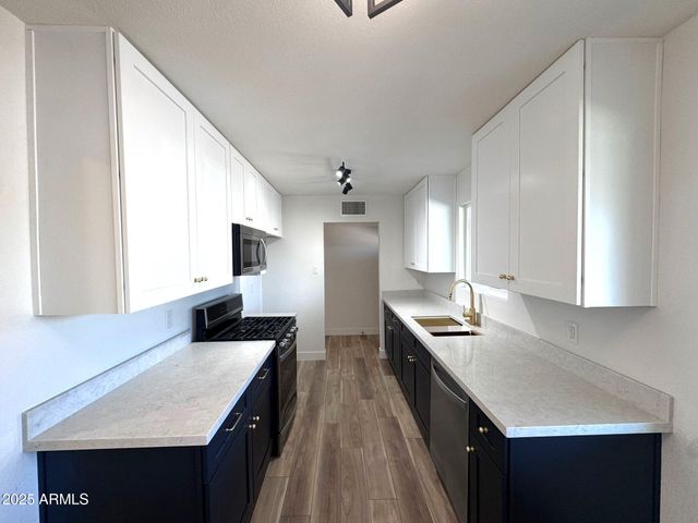 3137 W TURNEY Avenue, Phoenix, AZ 85017