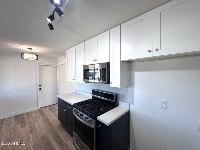 3137 W TURNEY Avenue, Phoenix, AZ 85017