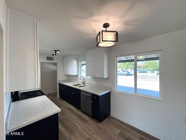 3137 W TURNEY Avenue, Phoenix, AZ 85017