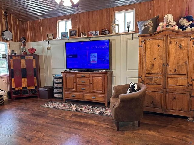 10910 Watchtower Lane, Warsaw, MO 65355