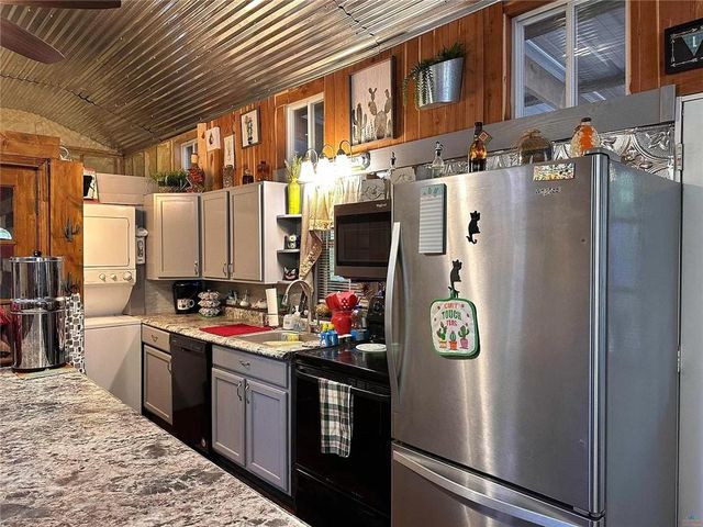 10910 Watchtower Lane, Warsaw, MO 65355