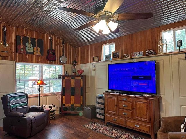 10910 Watchtower Lane, Warsaw, MO 65355