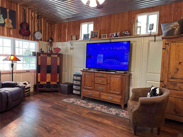 10910 Watchtower Lane, Warsaw, MO 65355