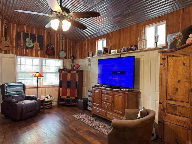 10910 Watchtower Lane, Warsaw, MO 65355