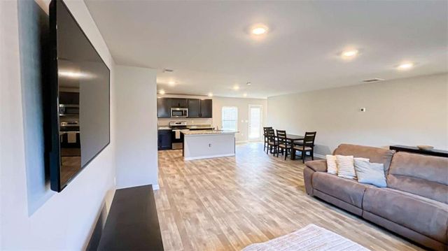 135 Jeannah Glen, South Fulton, GA 30291