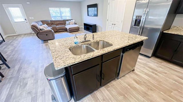 135 Jeannah Glen, South Fulton, GA 30291