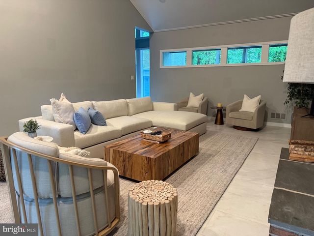 208 PHEASANT RUN DR, Paoli, PA 19301