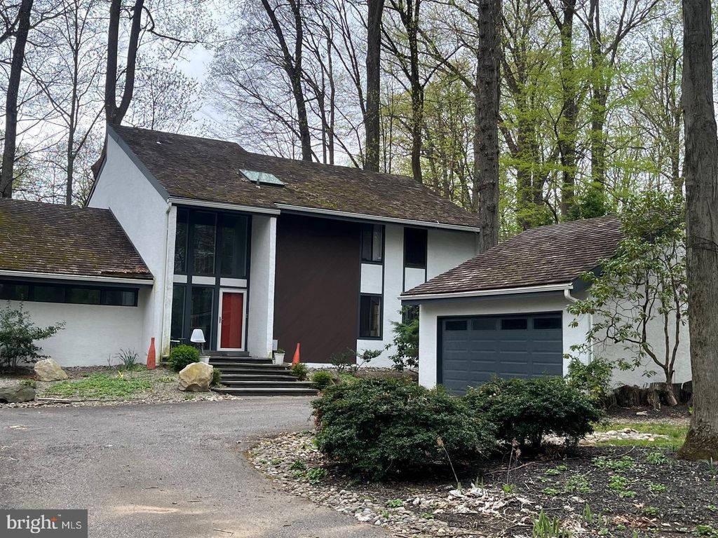 208 PHEASANT RUN DR, Paoli, PA 19301