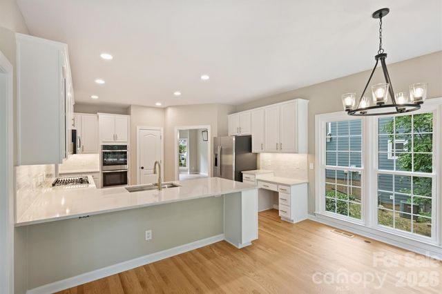 5317 Fairvista Drive, Charlotte, NC 28269
