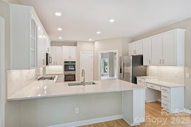 5317 Fairvista Drive, Charlotte, NC 28269