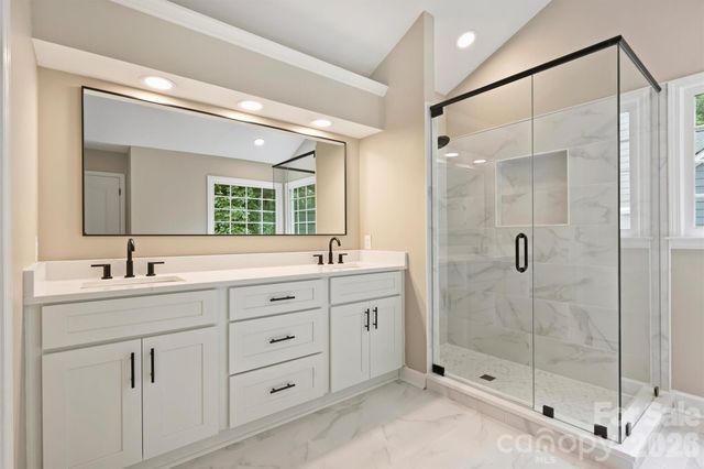 5317 Fairvista Drive, Charlotte, NC 28269