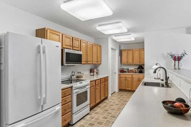 34 Meetinghouse Lane 207, Stow, MA 01775