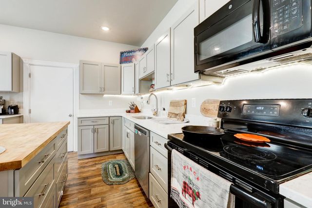 90 N REAMSTOWN RD, Stevens, PA 17567