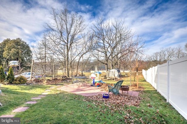 90 N REAMSTOWN RD, Stevens, PA 17567