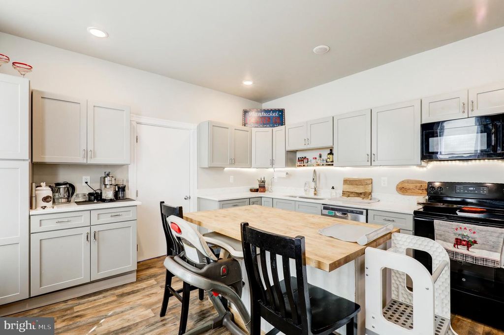 Image 11 of property listing at 90 N REAMSTOWN RD, Stevens, PA 17567