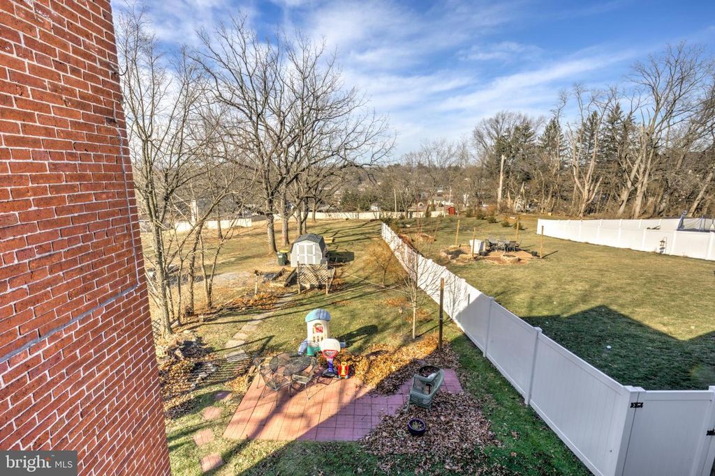 Image 18 of property listing at 90 N REAMSTOWN RD, Stevens, PA 17567