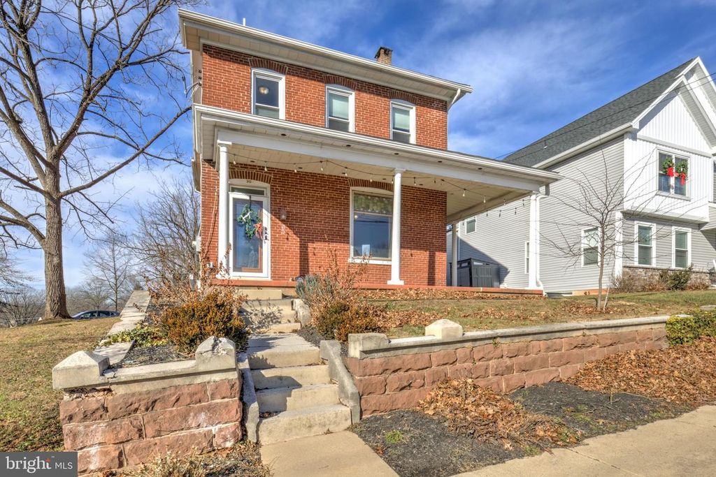 Image 2 of property listing at 90 N REAMSTOWN RD, Stevens, PA 17567