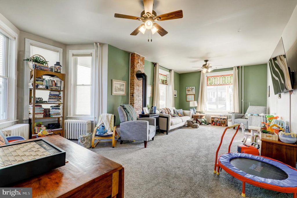 Image 7 of property listing at 90 N REAMSTOWN RD, Stevens, PA 17567