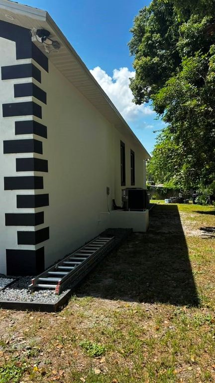 Image 4 of property listing at 36842 CENTER AVE, Dade City, FL 33525