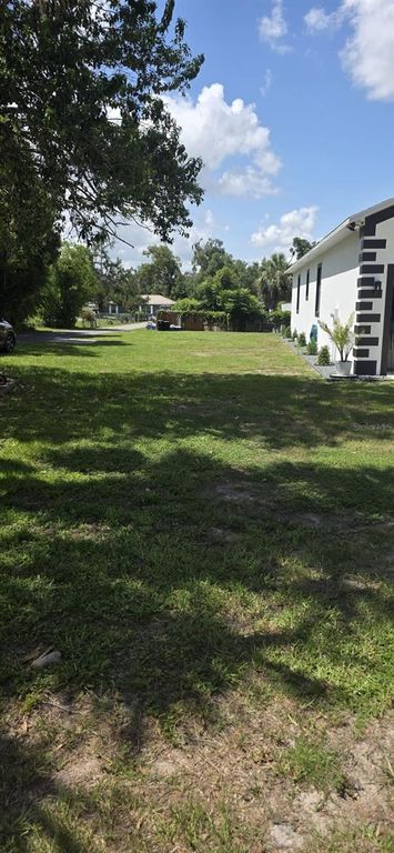 Image 6 of property listing at 36842 CENTER AVE, Dade City, FL 33525