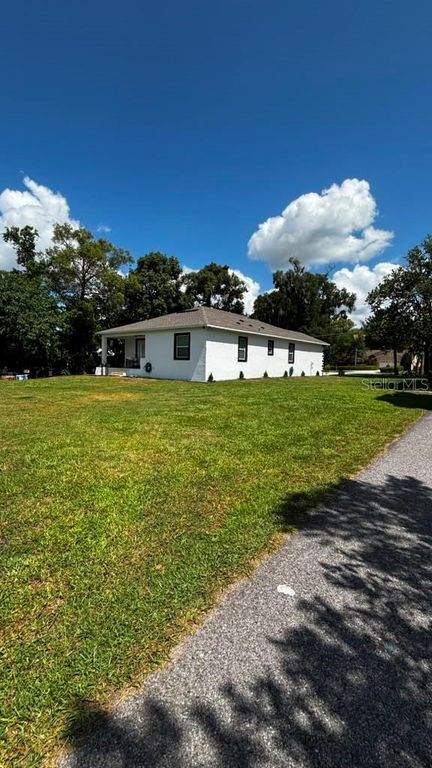 Image 7 of property listing at 36842 CENTER AVE, Dade City, FL 33525