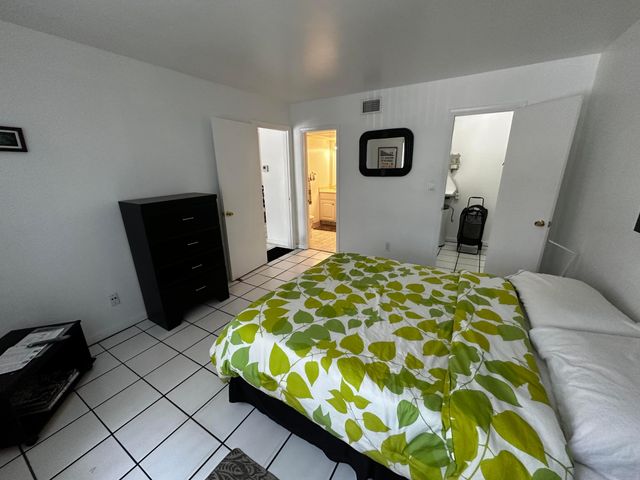 3105 Oakland Shores Drive J207, Oakland Park, FL 33309
