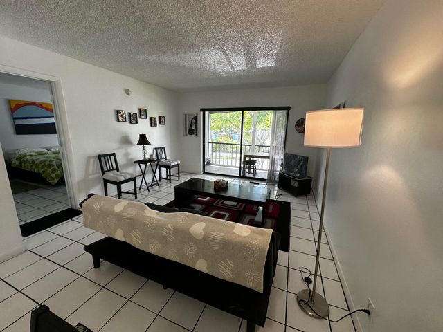 3105 Oakland Shores Drive J207, Oakland Park, FL 33309