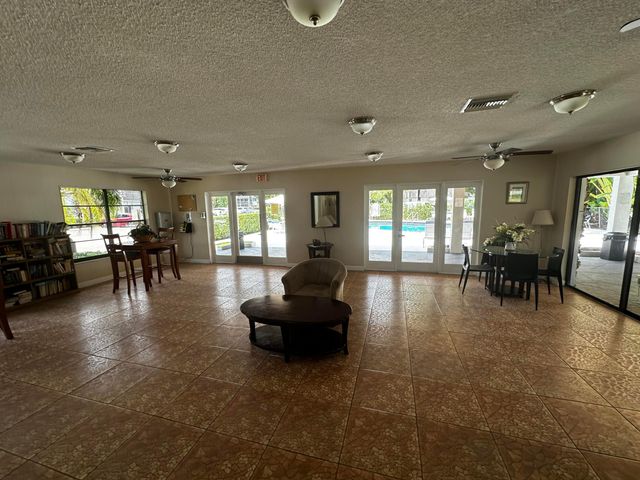 3105 Oakland Shores Drive J207, Oakland Park, FL 33309