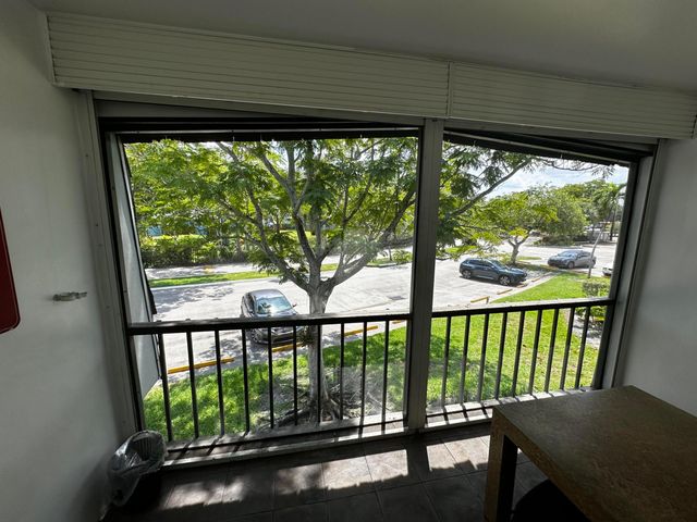 3105 Oakland Shores Drive J207, Oakland Park, FL 33309