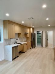 611 W 41st Place 1/4, Los Angeles, CA 90037